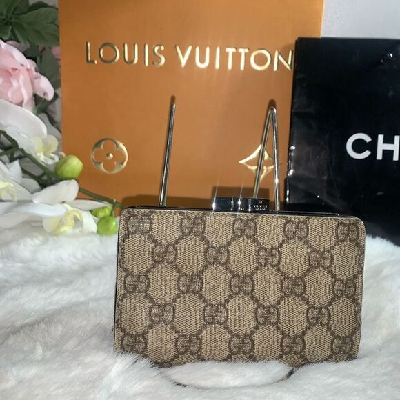 Authentic GUCCI GG Logo Kisslock Wallet - Picture 2 of 13